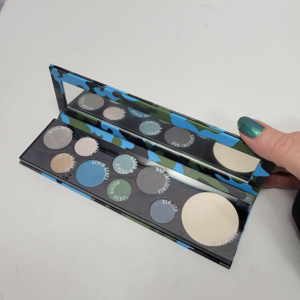 NEW No Box MAC Girls Rockin Rebel Eyeshadow Palette Metallic‎